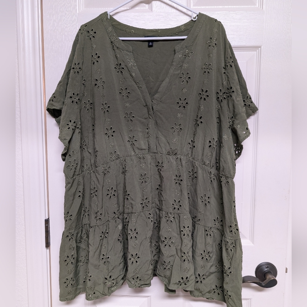 Torrid 4X Babydoll Tiered Eyelet Blouse Olive Green Lined Short Sleeve V Neck